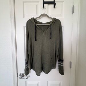 Mix By 41 Hawthorne / StitchFix | V-Neck Sweater Classic Knit | Medium